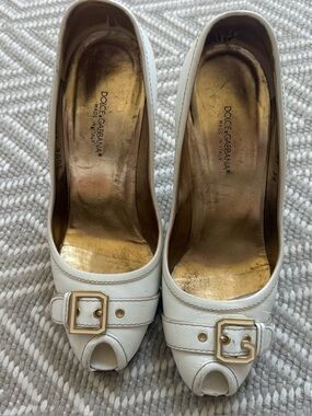 Dolce & Gabbana White Leather Peep-Toe Pumps with Gold Buckle Detail